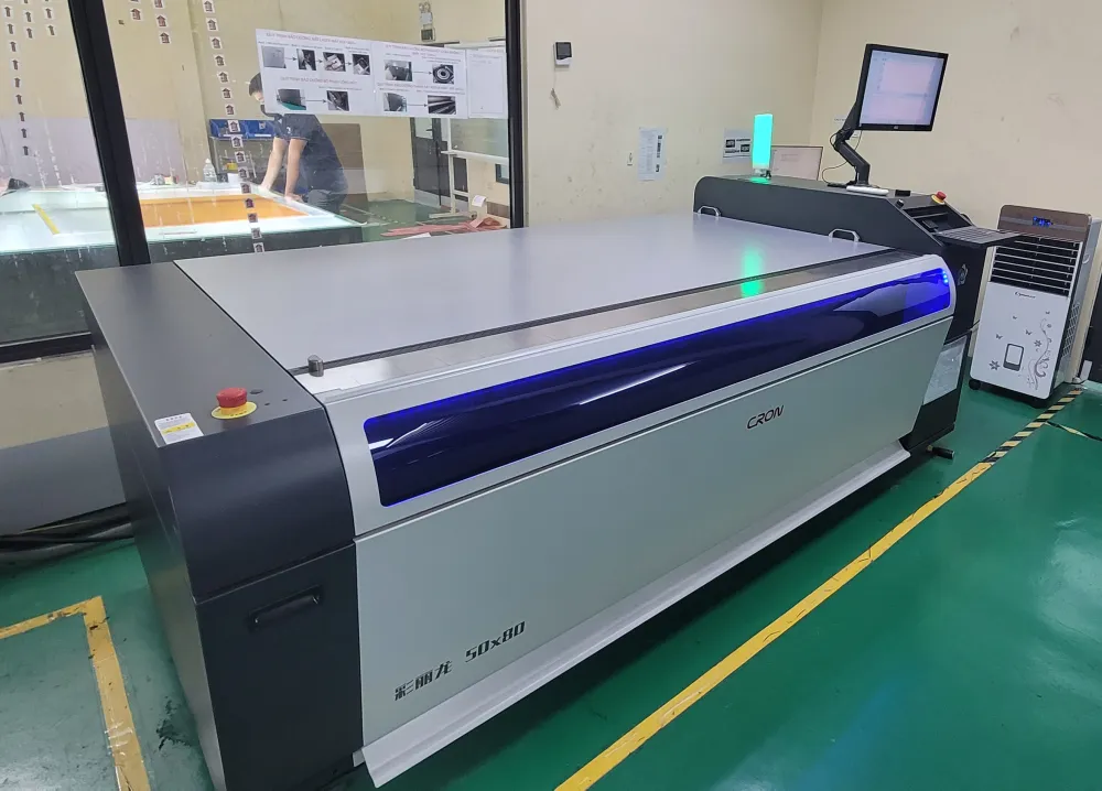 CDI製版機 CRON HDI2000+ の外観